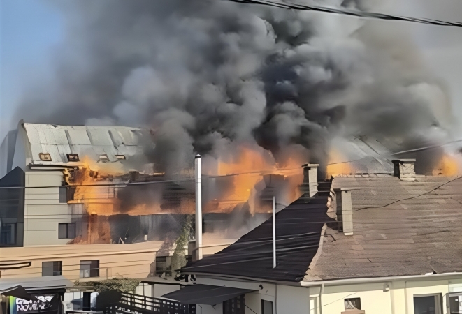 Incendiu devastator la Hotelul Black Tulip din Dej