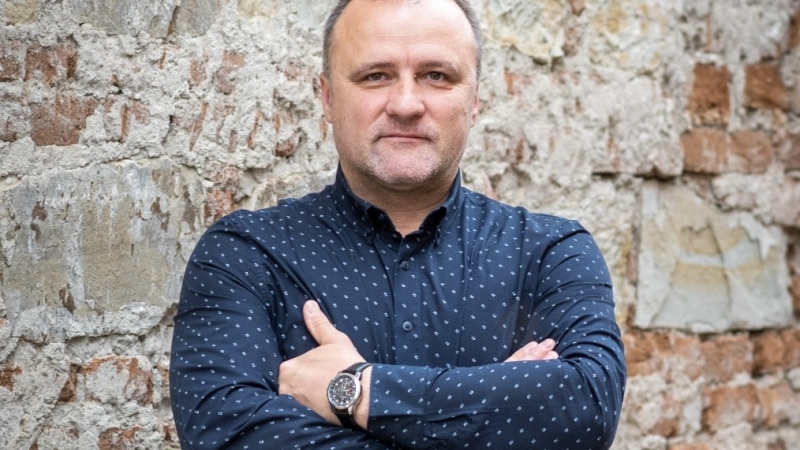 prof. Cornel POP: “Traseismul politic al unui primar, interesul urbei sau oportunism personal?”