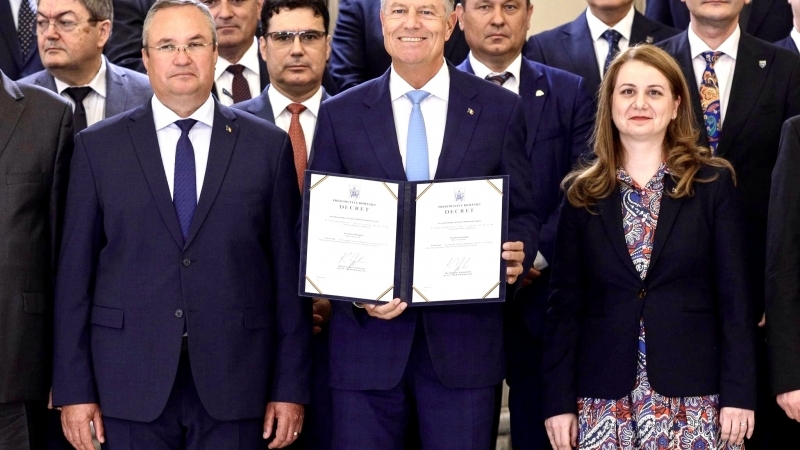 Fotografia dimineții este de la ceremonia de semnare a decretelor de promulgare a legilor educației de către Președintele României, Klaus Iohannis