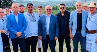 Remus Lăpușan și Ioan Oleleu, prezenți la tradiționalul „Împănatul Boului” de la Mintiu Gherlii